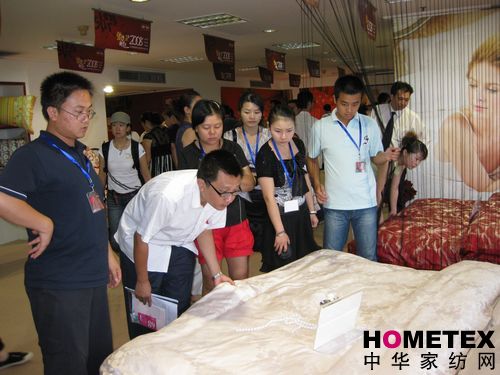 香榭里08秋冬新品訂貨會場面火爆!