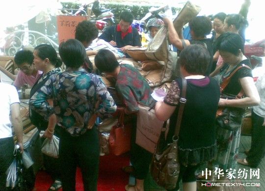 藍絲羽夏令促銷如火如荼