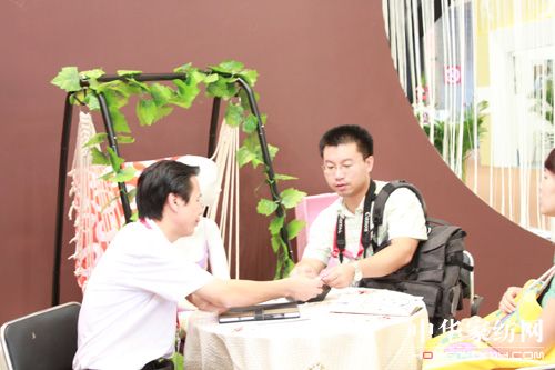 山水絲綢華麗舞動家紡展