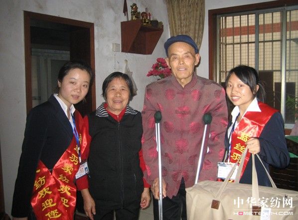 藍絲羽重陽節(jié)愛心獻老人