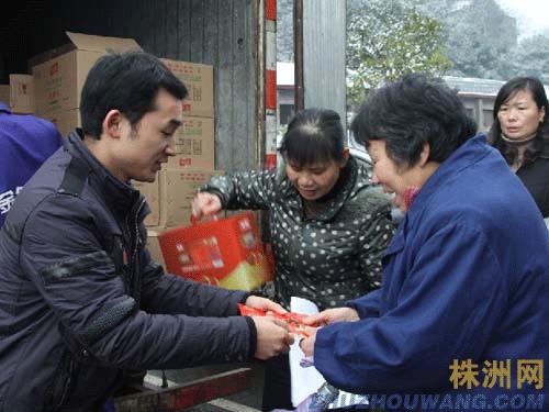 蝶依斕再次參與年貨送低保善行