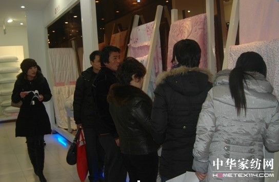 吉祥三寶召開春季新品訂貨會