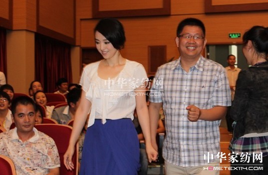 圣路易絲牽手董璇簽約儀式圓滿成功