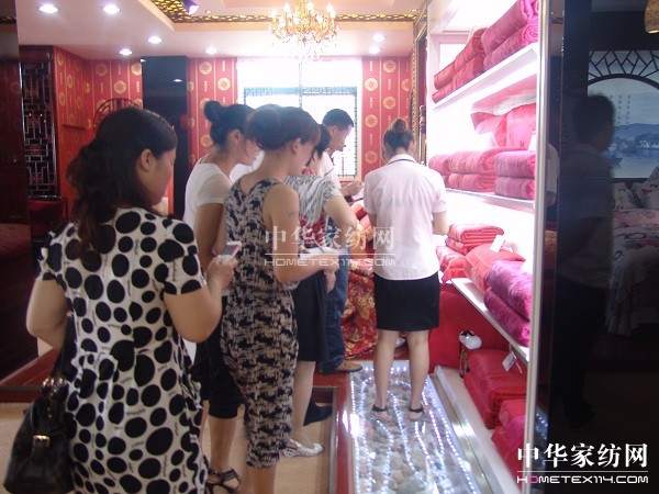 雨蘭家紡2011秋冬新品訂貨會(huì)火爆進(jìn)行