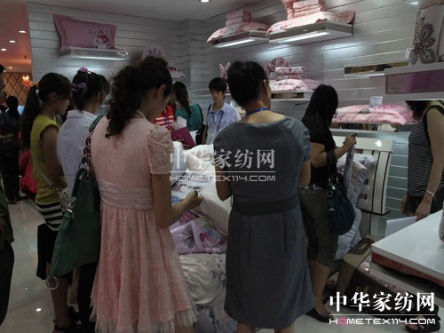 澳斐斯2011秋冬新品發(fā)布會(huì)召開