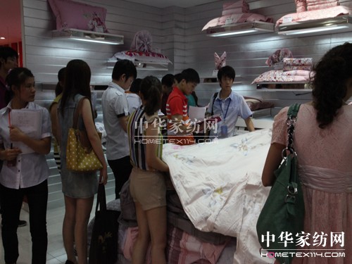 澳斐斯2011秋冬新品發(fā)布會(huì)召開