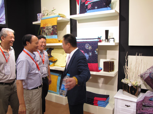 依諾雅品牌家紡展上受青睞