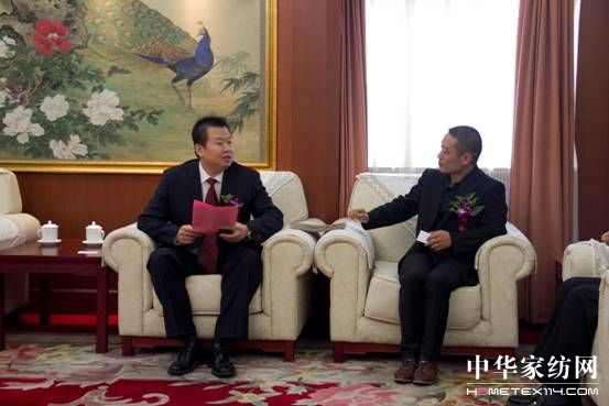 中國經(jīng)濟(jì)低碳轉(zhuǎn)型與可持續(xù)發(fā)展大會(huì)