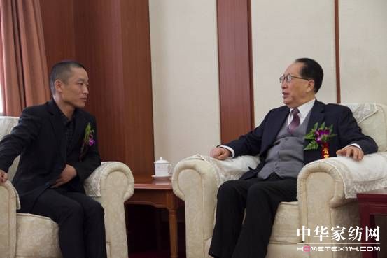 中國經(jīng)濟(jì)低碳轉(zhuǎn)型與可持續(xù)發(fā)展大會(huì)