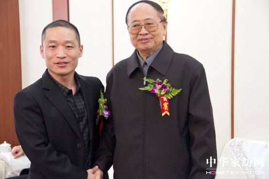 中國經(jīng)濟(jì)低碳轉(zhuǎn)型與可持續(xù)發(fā)展大會(huì)