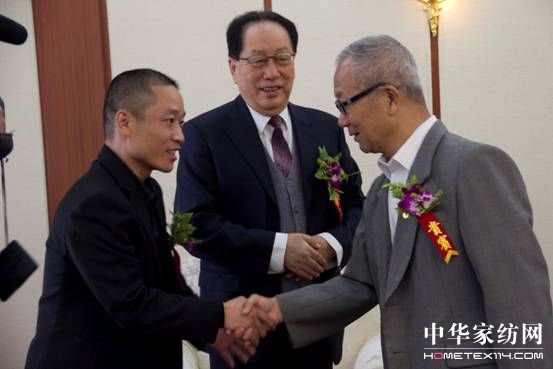 中國經(jīng)濟(jì)低碳轉(zhuǎn)型與可持續(xù)發(fā)展大會(huì)