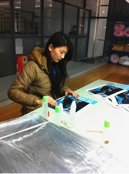 藍絲羽新員工下車間學(xué)習(xí)熱情高