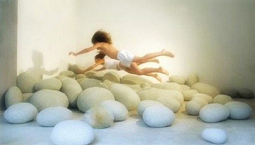 鵝卵石抱枕體驗新鮮