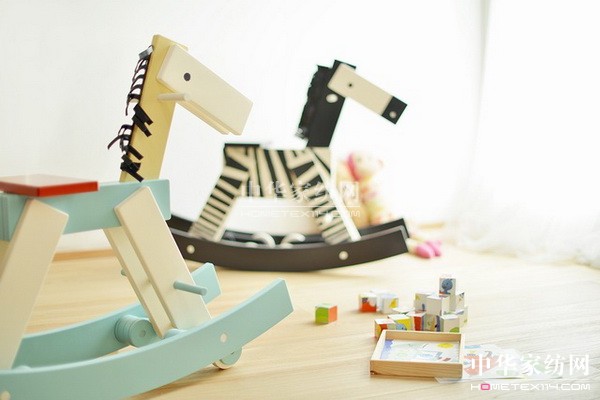 【1】讓小朋友興奮的搖搖木馬