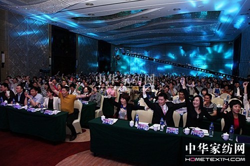 “映象·紫羅蘭”2014秋冬新品發(fā)布完滿結(jié)束