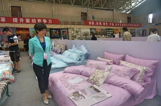 Ҹζϯͨ300Ҽa(chn)ƷŮʣ